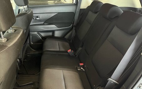 Mitsubishi Outlander III рестайлинг 3, 2019 год, 2 350 000 рублей, 27 фотография