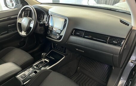 Mitsubishi Outlander III рестайлинг 3, 2019 год, 2 350 000 рублей, 32 фотография