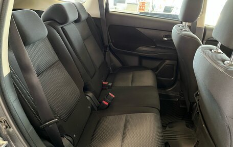 Mitsubishi Outlander III рестайлинг 3, 2019 год, 2 350 000 рублей, 30 фотография