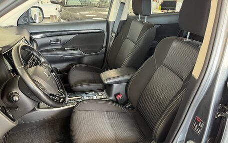 Mitsubishi Outlander III рестайлинг 3, 2019 год, 2 350 000 рублей, 25 фотография