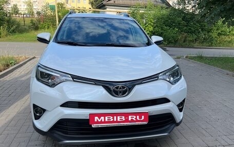 Toyota RAV4, 2018 год, 2 999 000 рублей, 3 фотография