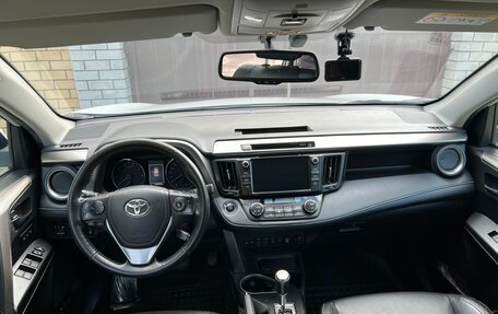 Toyota RAV4, 2018 год, 2 999 000 рублей, 15 фотография
