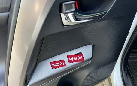 Toyota RAV4, 2018 год, 2 999 000 рублей, 18 фотография