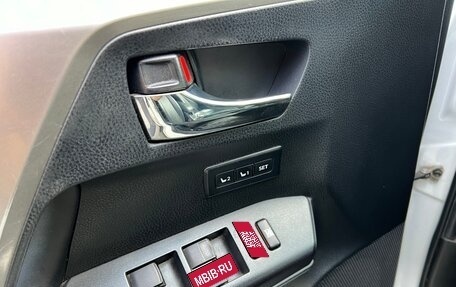 Toyota RAV4, 2018 год, 2 999 000 рублей, 17 фотография
