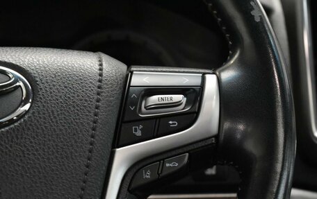 Toyota Land Cruiser 200, 2019 год, 7 699 000 рублей, 11 фотография