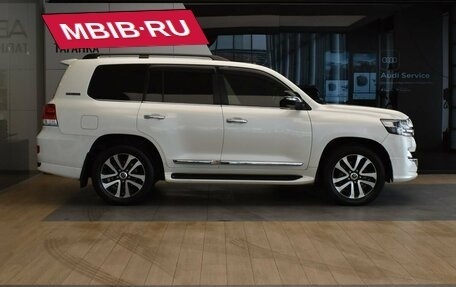 Toyota Land Cruiser 200, 2019 год, 7 699 000 рублей, 4 фотография