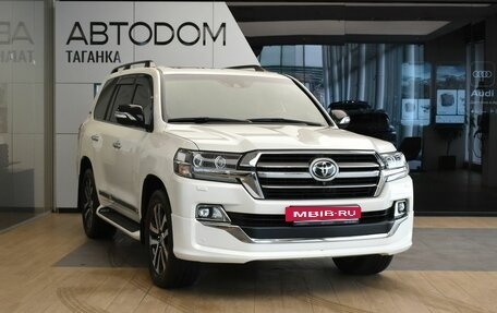 Toyota Land Cruiser 200, 2019 год, 7 699 000 рублей, 3 фотография
