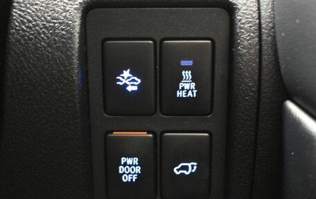 Toyota Land Cruiser 200, 2019 год, 7 699 000 рублей, 22 фотография