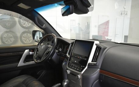 Toyota Land Cruiser 200, 2019 год, 7 699 000 рублей, 28 фотография