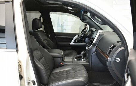 Toyota Land Cruiser 200, 2019 год, 7 699 000 рублей, 26 фотография