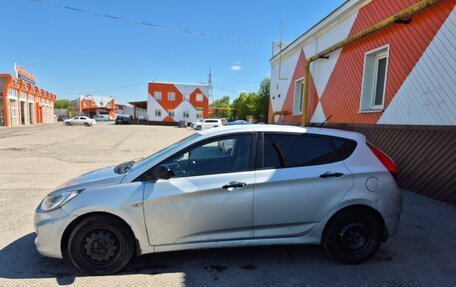 Hyundai Solaris II рестайлинг, 2013 год, 390 000 рублей, 2 фотография