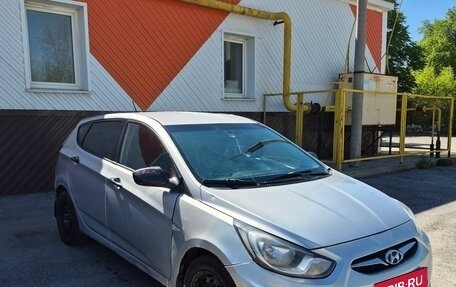 Hyundai Solaris II рестайлинг, 2013 год, 390 000 рублей, 7 фотография