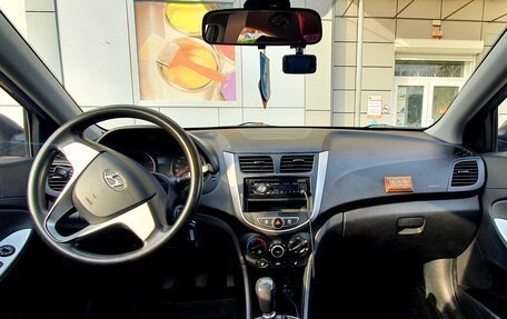Hyundai Solaris II рестайлинг, 2011 год, 740 000 рублей, 23 фотография