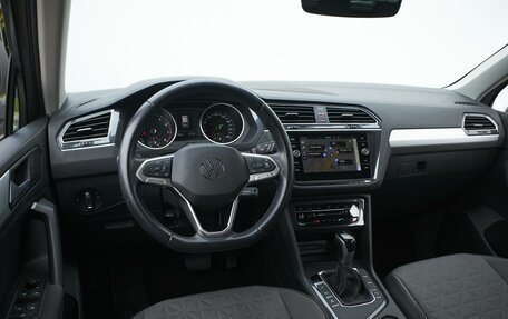 Volkswagen Tiguan II, 2021 год, 1 599 000 рублей, 10 фотография