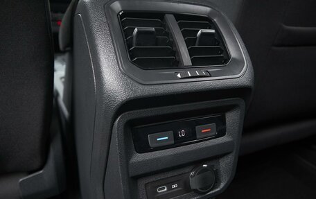 Volkswagen Tiguan II, 2021 год, 1 599 000 рублей, 26 фотография