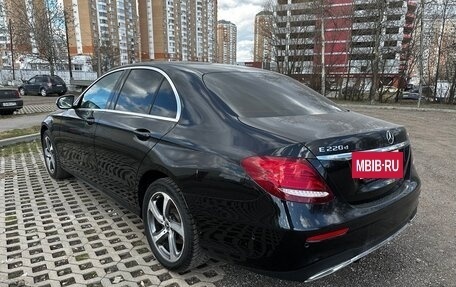 Mercedes-Benz E-Класс, 2019 год, 3 150 000 рублей, 2 фотография