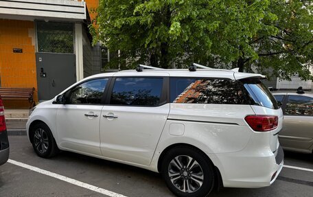 KIA Carnival III, 2018 год, 2 700 000 рублей, 3 фотография