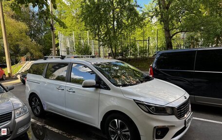 KIA Carnival III, 2018 год, 2 700 000 рублей, 2 фотография