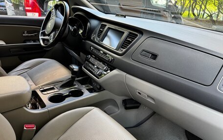 KIA Carnival III, 2018 год, 2 700 000 рублей, 6 фотография