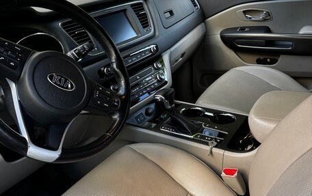 KIA Carnival III, 2018 год, 2 700 000 рублей, 17 фотография
