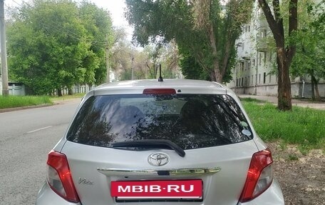 Toyota Vitz, 2013 год, 750 000 рублей, 2 фотография