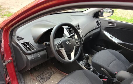 Hyundai Solaris II рестайлинг, 2013 год, 850 000 рублей, 24 фотография