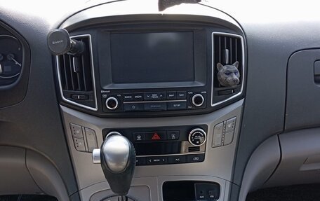 Hyundai Grand Starex Grand Starex I рестайлинг 2, 2018 год, 3 600 000 рублей, 5 фотография