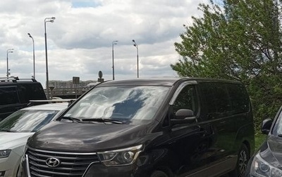 Hyundai Grand Starex Grand Starex I рестайлинг 2, 2018 год, 3 600 000 рублей, 1 фотография
