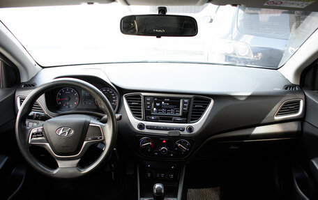 Hyundai Solaris II рестайлинг, 2018 год, 820 000 рублей, 13 фотография