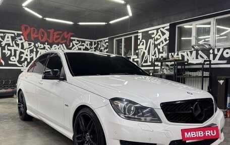 Mercedes-Benz C-Класс, 2011 год, 1 880 000 рублей, 2 фотография