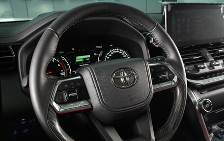 Toyota Land Cruiser, 2024 год, 13 498 000 рублей, 32 фотография