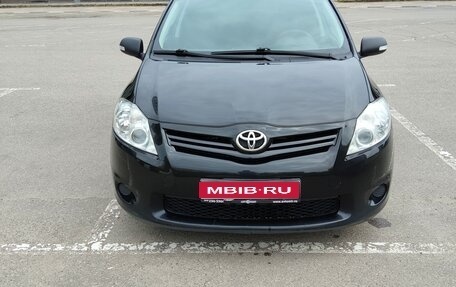 Toyota Auris II, 2011 год, 1 030 000 рублей, 1 фотография