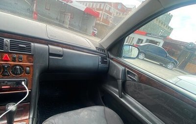 Mercedes-Benz E-Класс, 1998 год, 230 000 рублей, 1 фотография