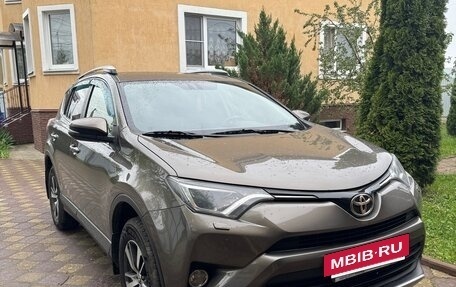 Toyota RAV4, 2016 год, 2 050 000 рублей, 2 фотография