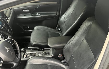 Mitsubishi Outlander III рестайлинг 3, 2012 год, 1 380 000 рублей, 19 фотография