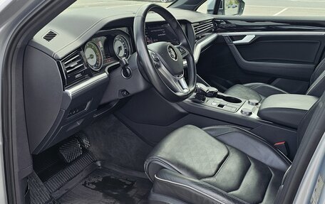 Volkswagen Touareg III, 2018 год, 4 800 000 рублей, 9 фотография