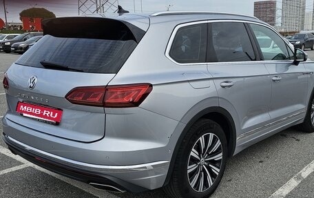 Volkswagen Touareg III, 2018 год, 4 800 000 рублей, 3 фотография