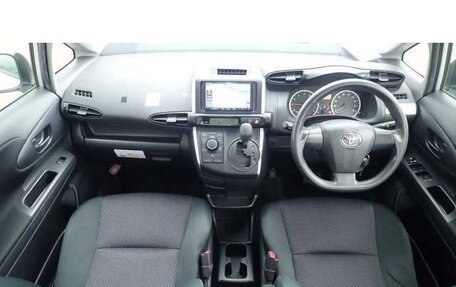 Toyota Wish II, 2017 год, 1 314 000 рублей, 3 фотография
