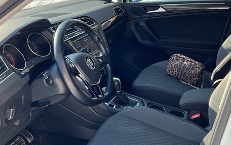 Volkswagen Tiguan II, 2018 год, 2 590 000 рублей, 8 фотография