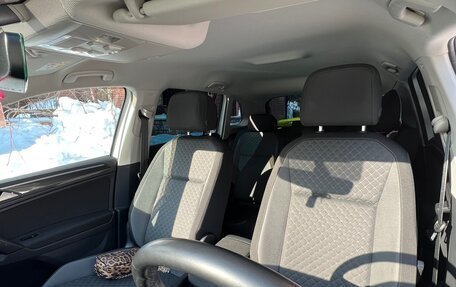 Volkswagen Tiguan II, 2018 год, 2 590 000 рублей, 13 фотография