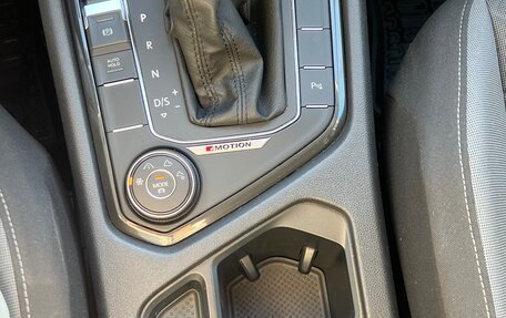 Volkswagen Tiguan II, 2018 год, 2 590 000 рублей, 6 фотография