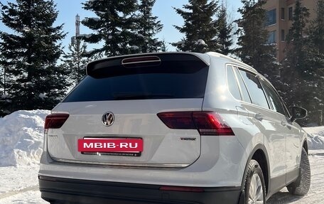 Volkswagen Tiguan II, 2018 год, 2 590 000 рублей, 11 фотография