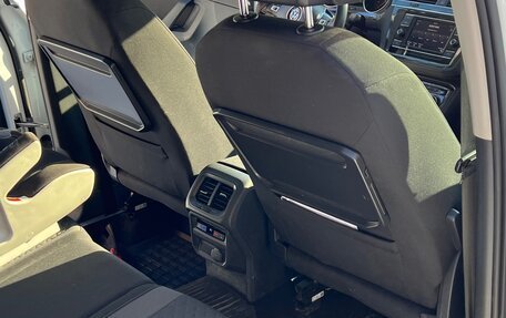 Volkswagen Tiguan II, 2018 год, 2 590 000 рублей, 16 фотография