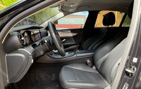 Mercedes-Benz E-Класс, 2018 год, 2 700 000 рублей, 10 фотография
