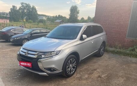 Mitsubishi Outlander III рестайлинг 3, 2018 год, 2 220 000 рублей, 1 фотография