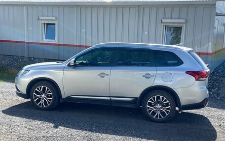 Mitsubishi Outlander III рестайлинг 3, 2018 год, 2 220 000 рублей, 2 фотография