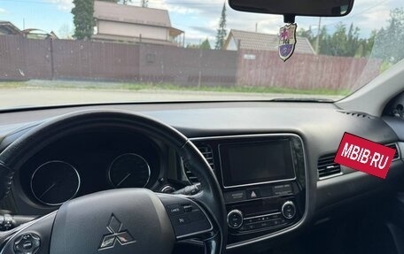 Mitsubishi Outlander III рестайлинг 3, 2018 год, 2 220 000 рублей, 5 фотография