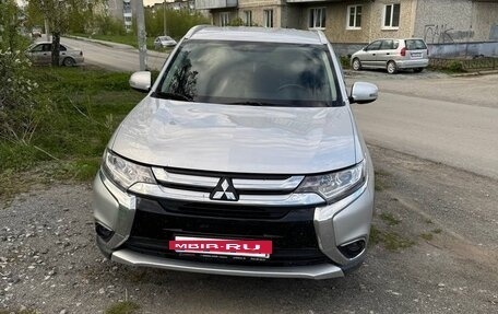 Mitsubishi Outlander III рестайлинг 3, 2018 год, 2 220 000 рублей, 6 фотография