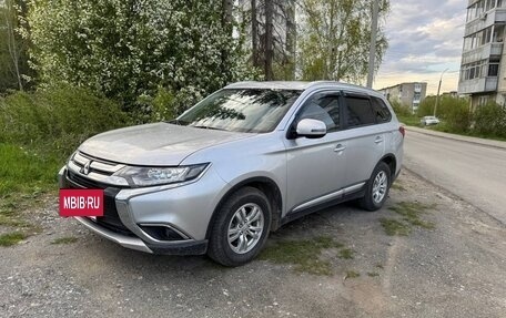 Mitsubishi Outlander III рестайлинг 3, 2018 год, 2 220 000 рублей, 7 фотография