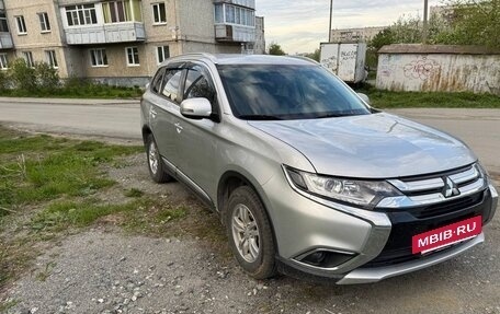 Mitsubishi Outlander III рестайлинг 3, 2018 год, 2 220 000 рублей, 8 фотография